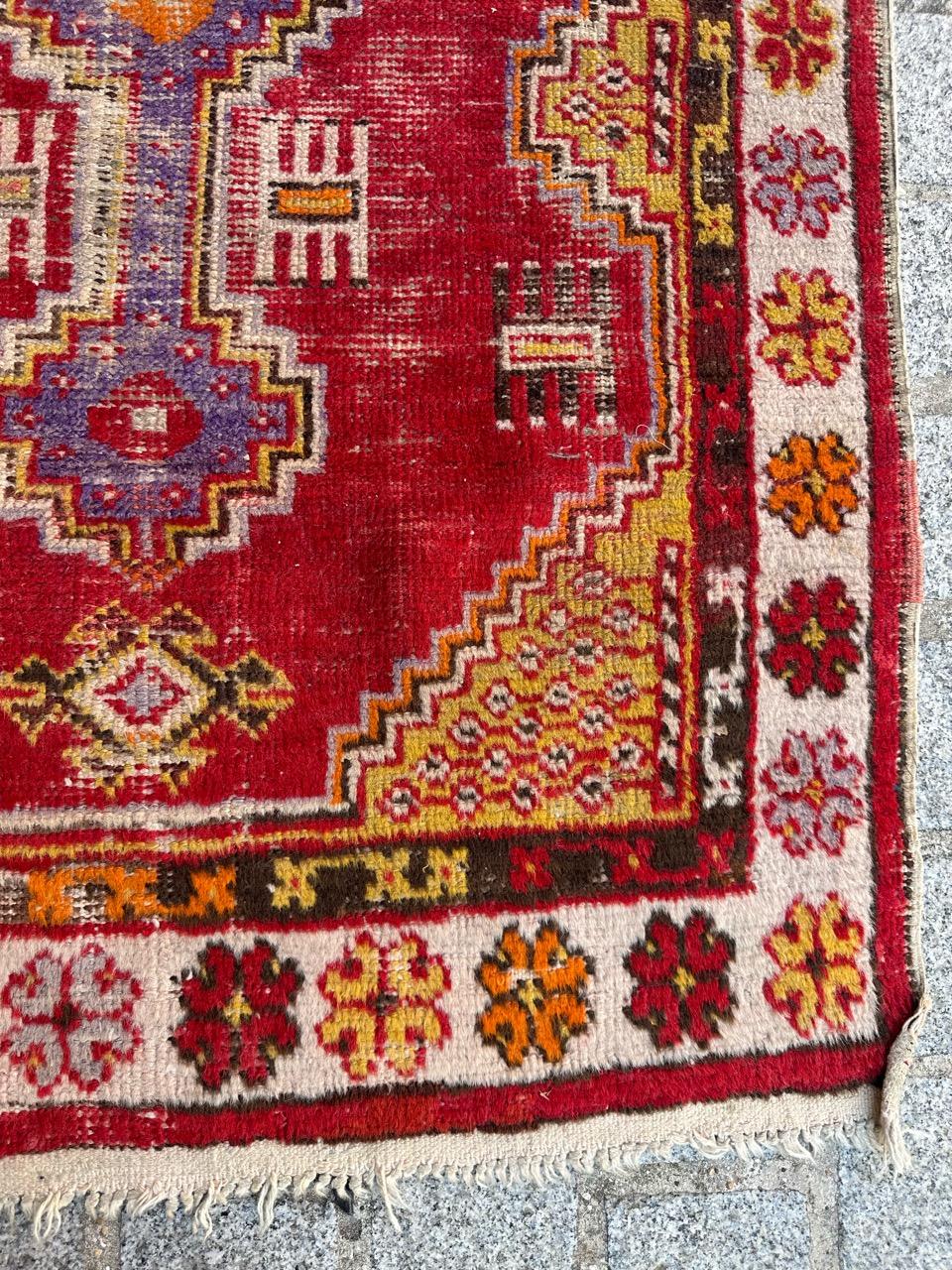 Bobyrug's Hübscher türkischer Teppich aus dem frühen 20.  (Wolle) im Angebot