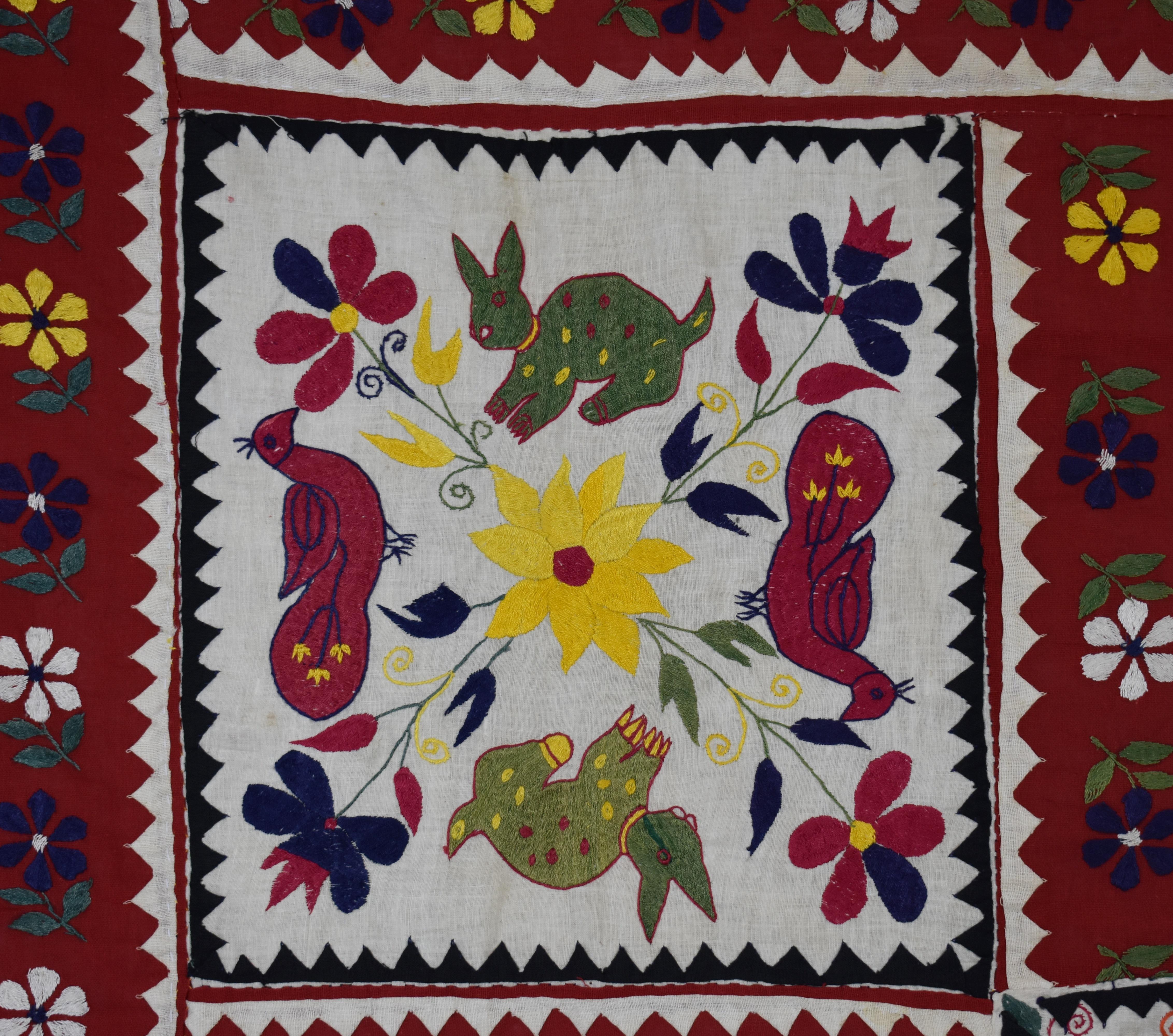 Birds ,flowers and rabbits sweetly embroidered surrounded by an applique border
in this bright and cheerful Vintage Cotton Indian Bedspread.

Gujarat circa 1960.