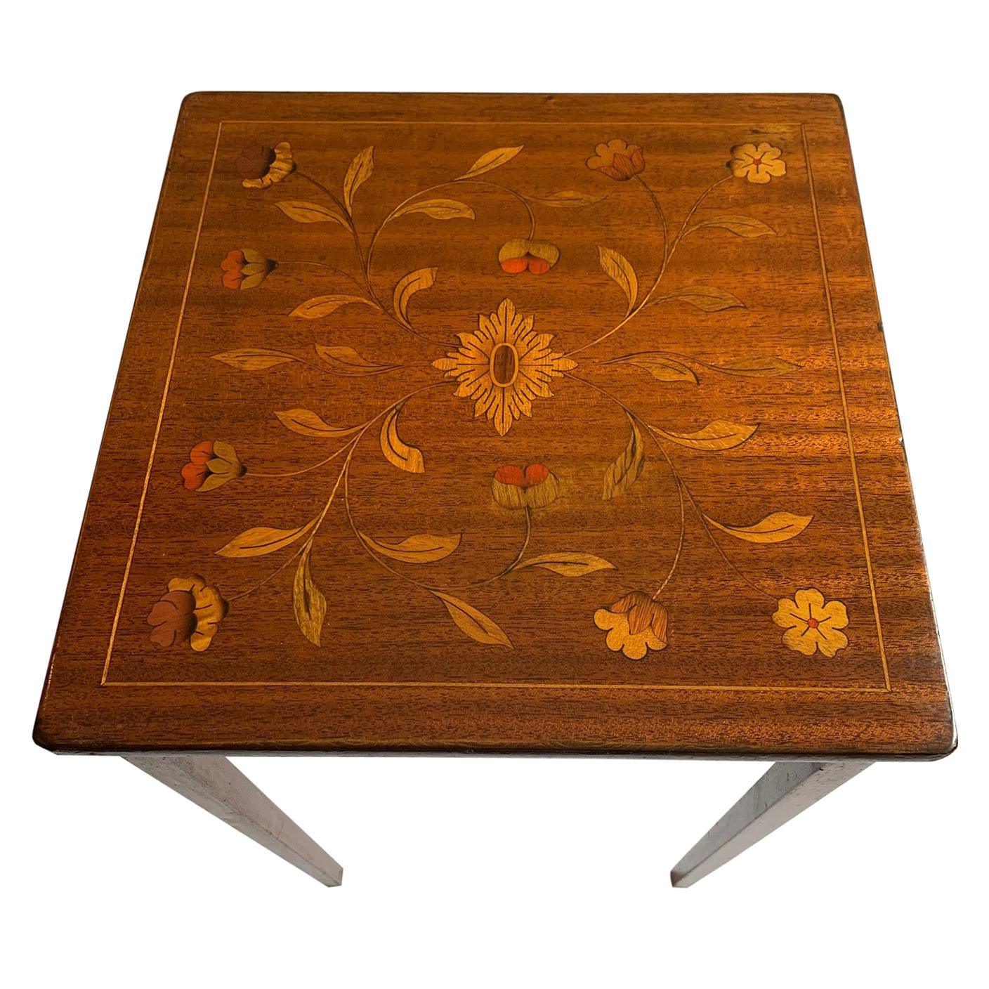 Pretty English Antique Inlaid End Table