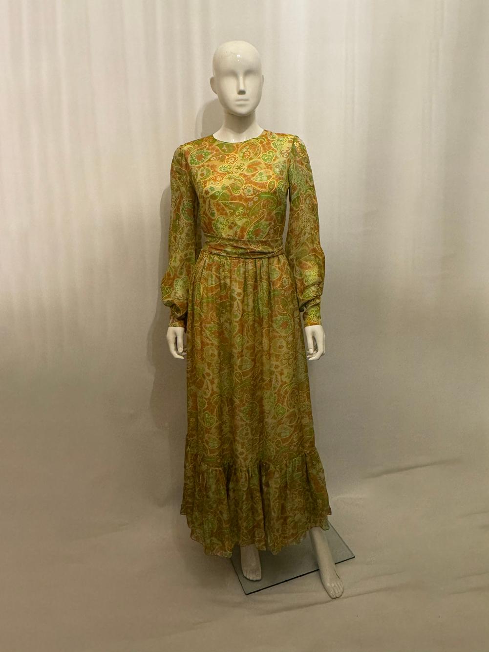 Marron Jolie robe vintage à fleurs en vente