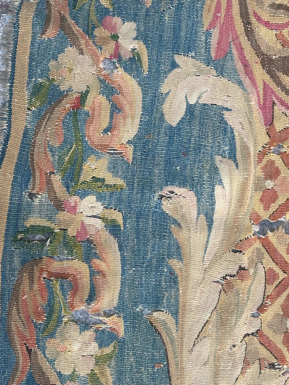 Tissé à la main Joli fragment d'une très ancienne tapisserie d'Aubusson en vente