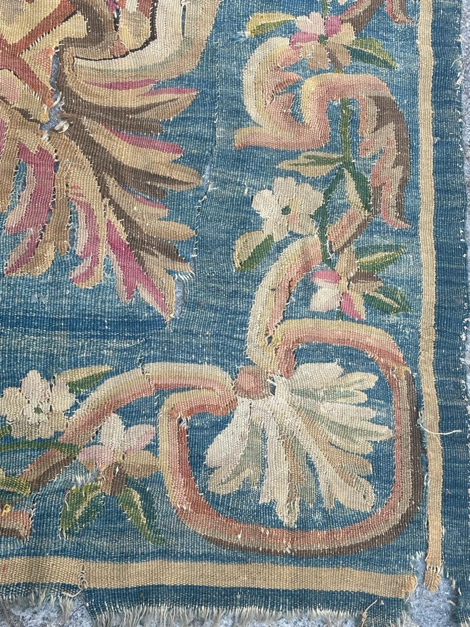 Pretty fragment of an very old Aubusson rug Tapestry In Distressed Condition For Sale In Saint Ouen, FR