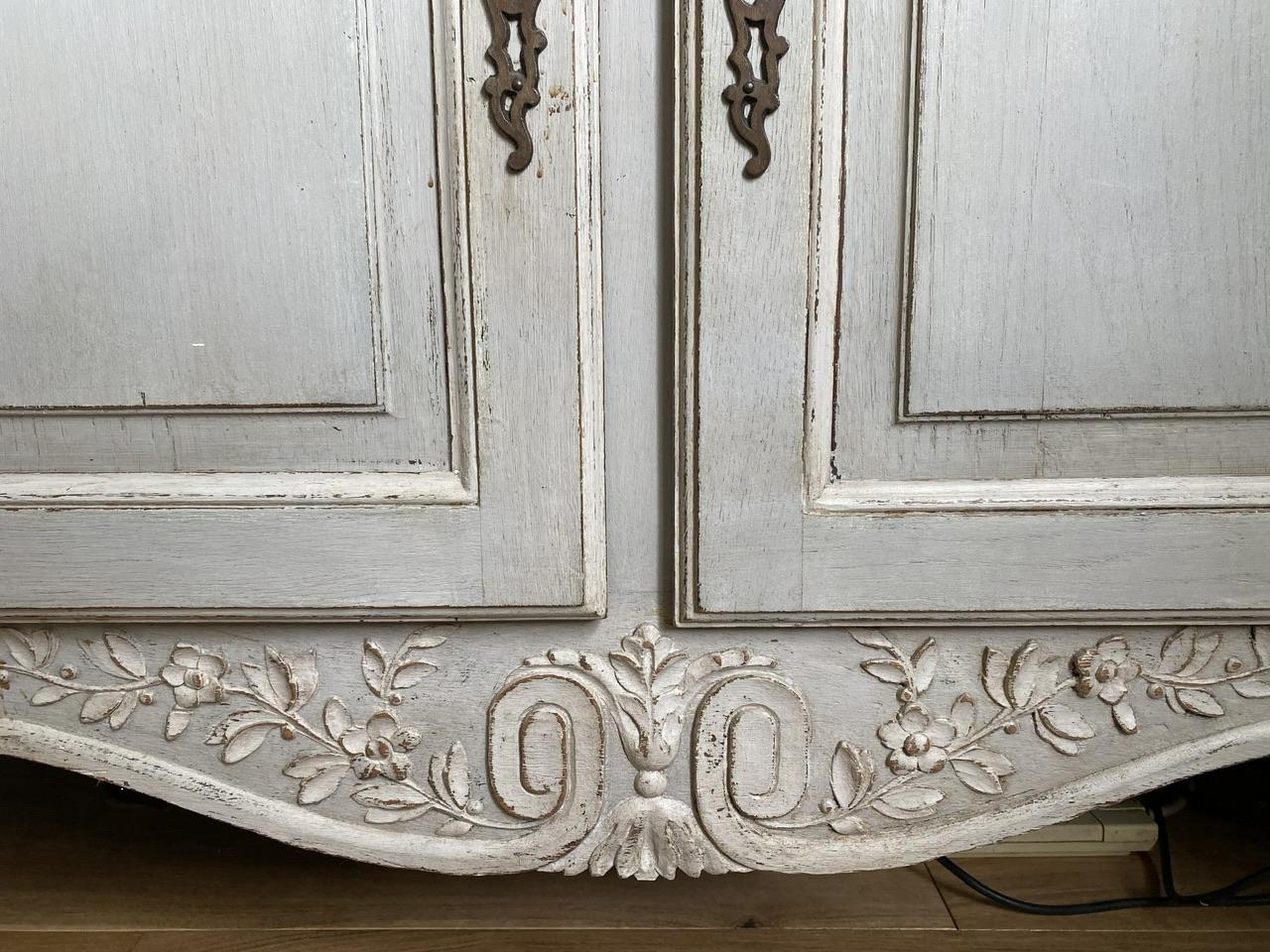 Pretty French 2 Door Cupboard or Cabinet  For Sale 4
