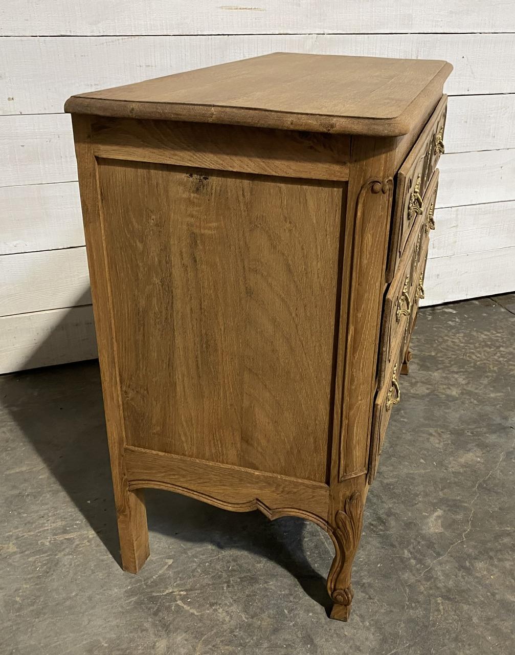 Pretty French Bleached Oak Chest of Drawers  For Sale 9