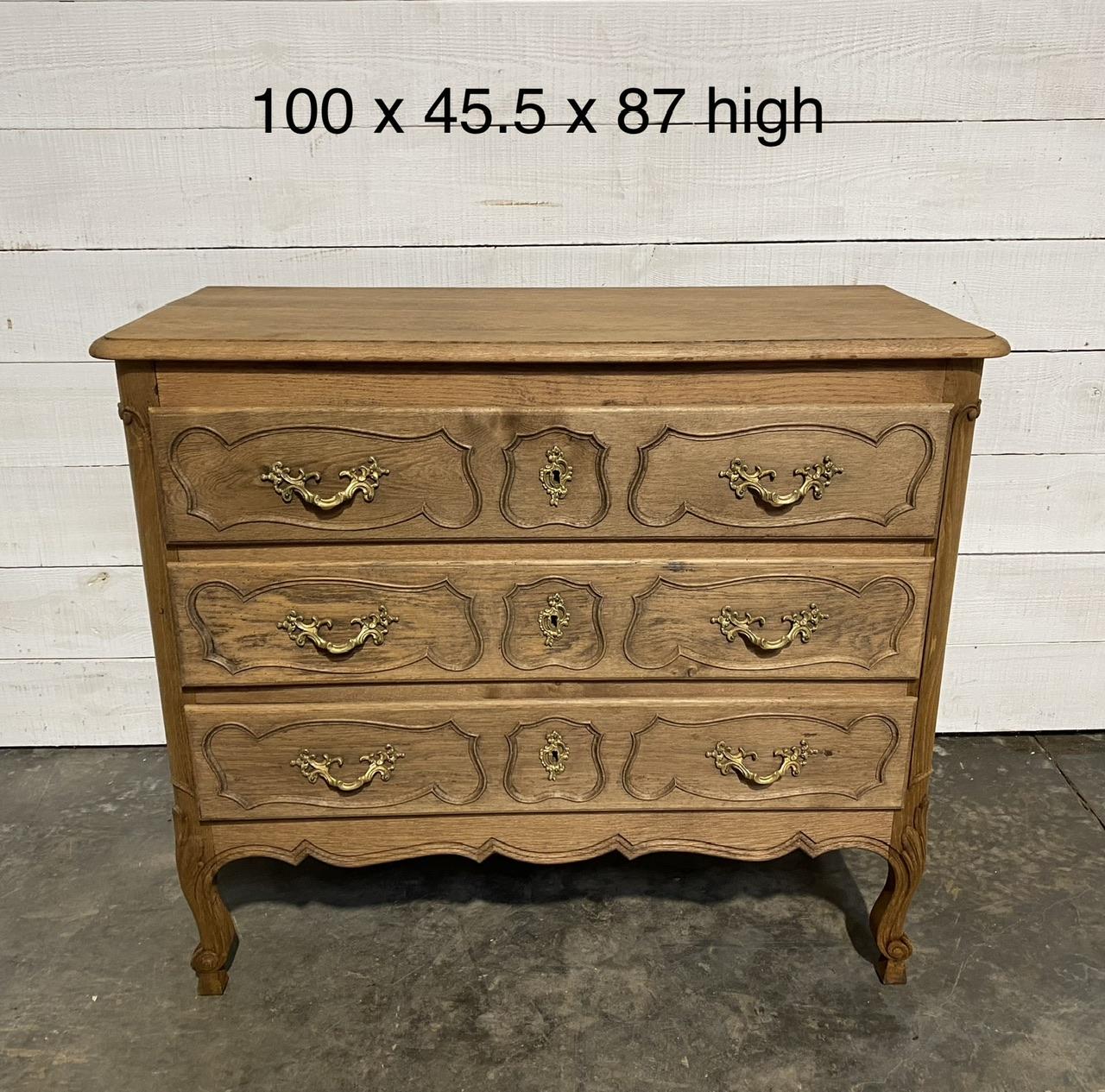Pretty French Bleached Oak Chest of Drawers  For Sale 1