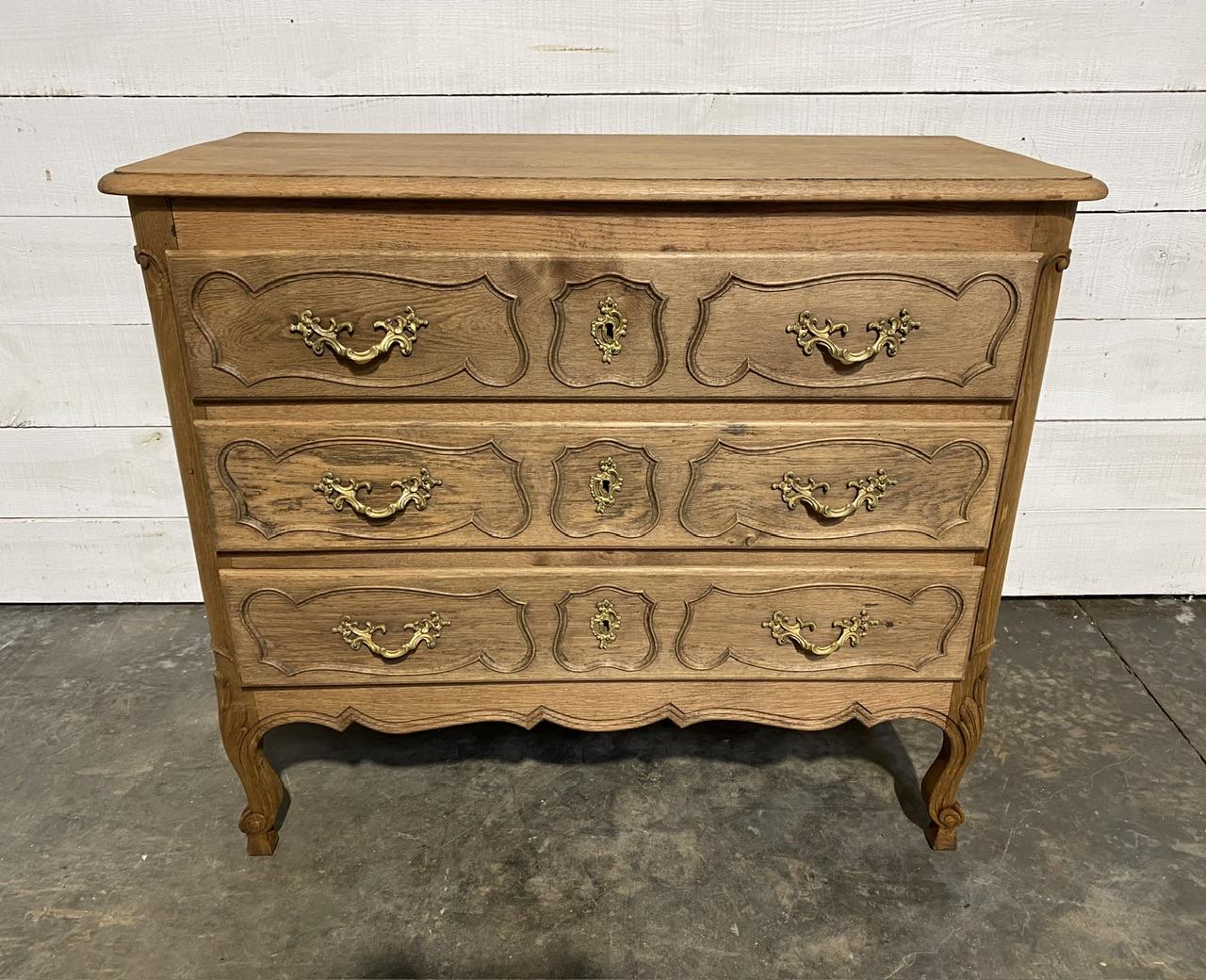Pretty French Bleached Oak Chest of Drawers  For Sale 2