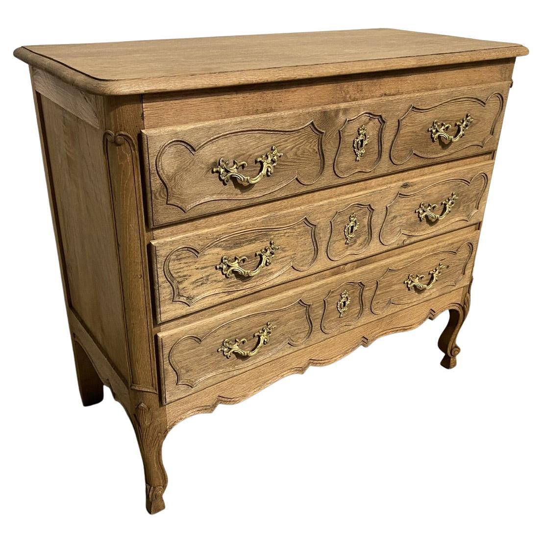 Pretty French Bleached Oak Chest of Drawers  For Sale