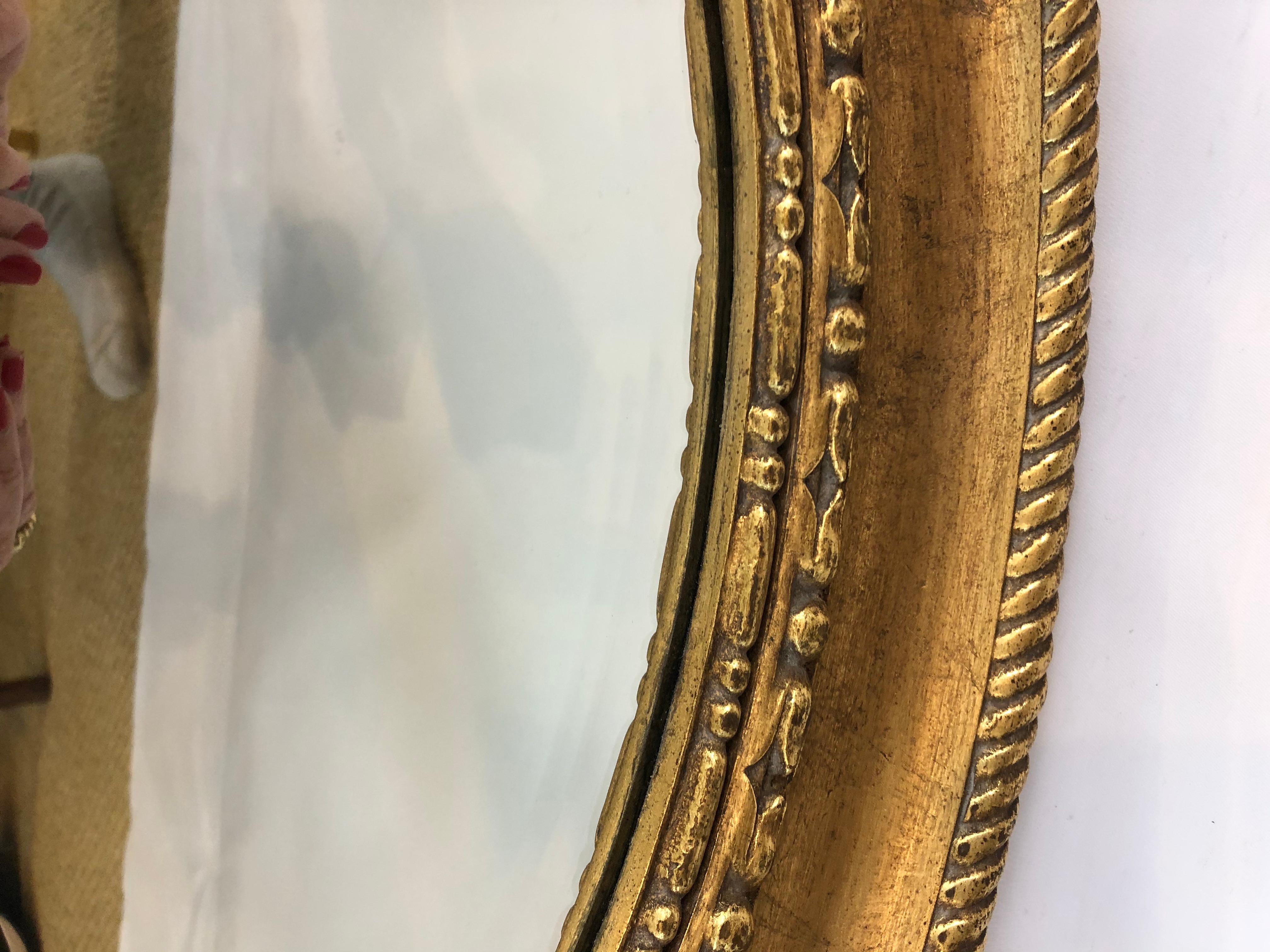 Ovaler Spiegel aus vergoldetem Holz der Gebrüder Friedman (Louis XV.) im Angebot