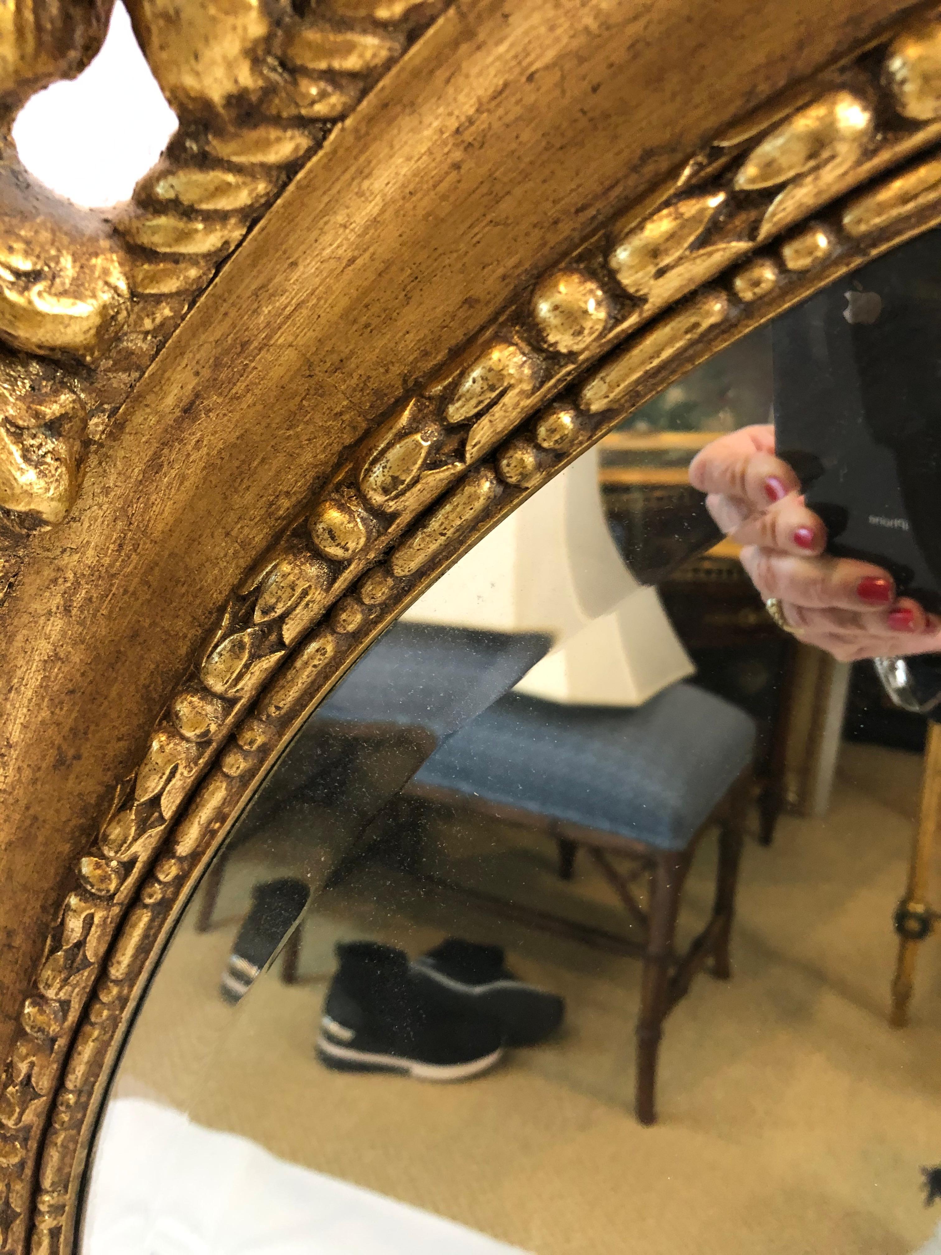 Ovaler Spiegel aus vergoldetem Holz der Gebrüder Friedman im Zustand „Gut“ im Angebot in Hopewell, NJ