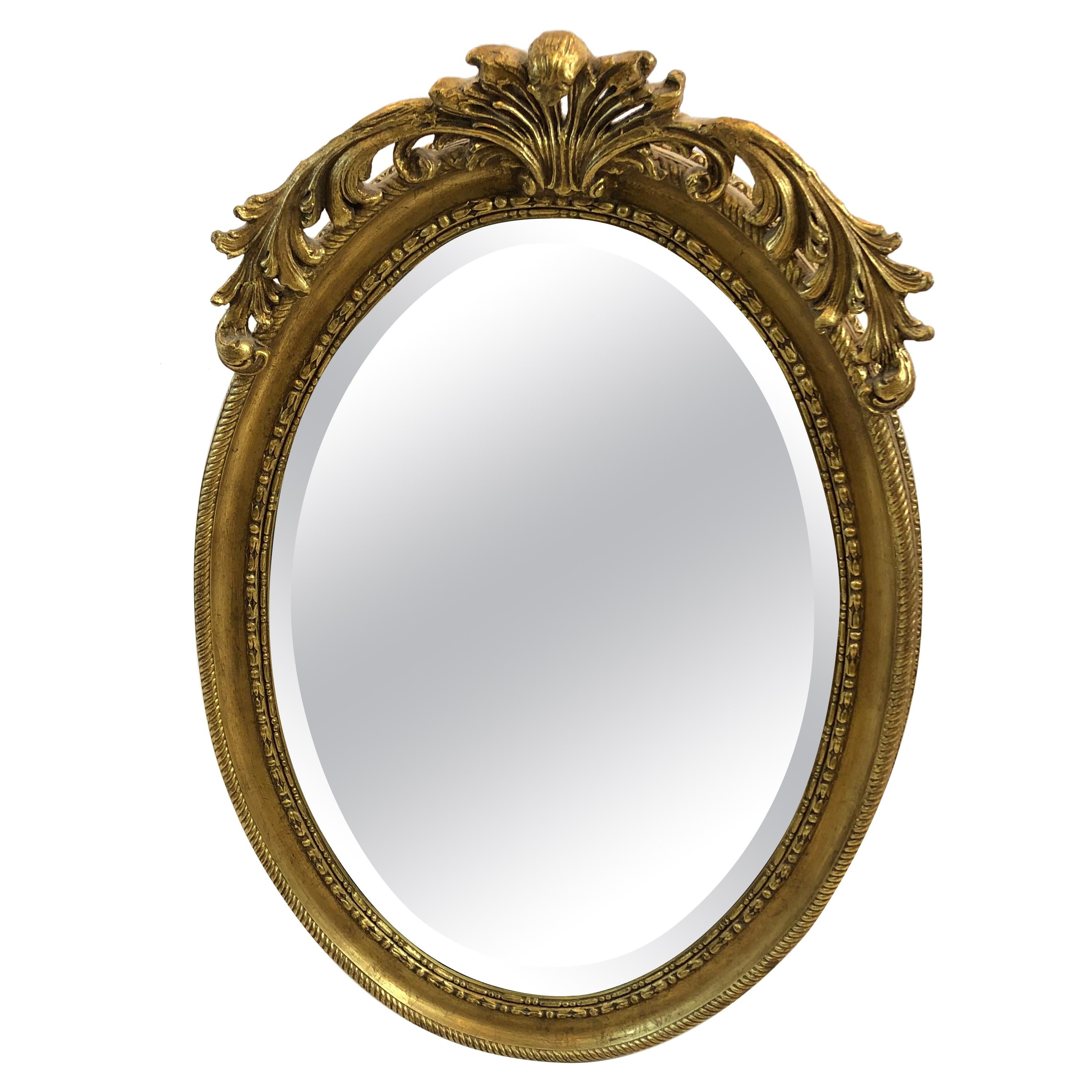 Ovaler Spiegel aus vergoldetem Holz der Gebrüder Friedman im Angebot