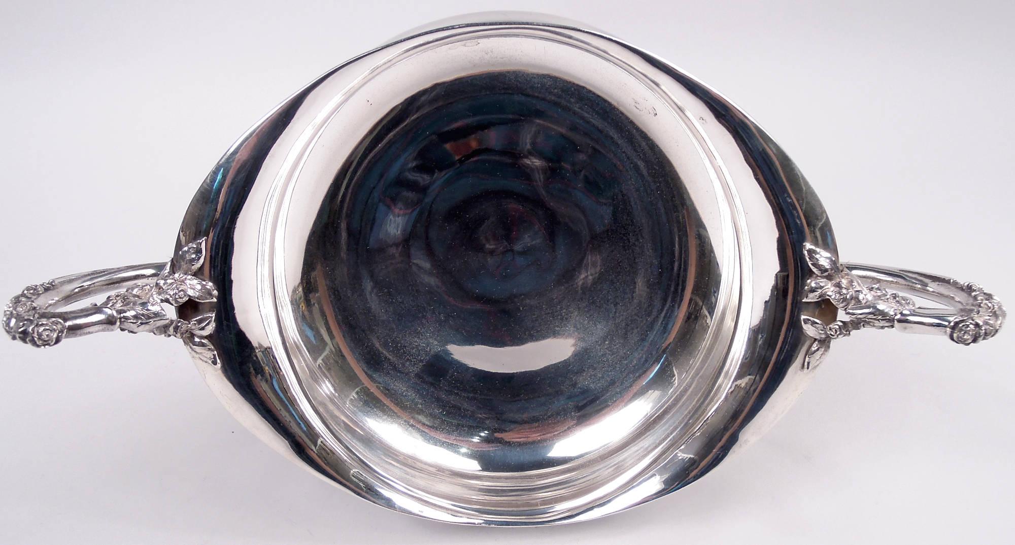 Schöne deutsche Silberschale mit Fuß und Rosenknospen aus Silber im Angebot 3