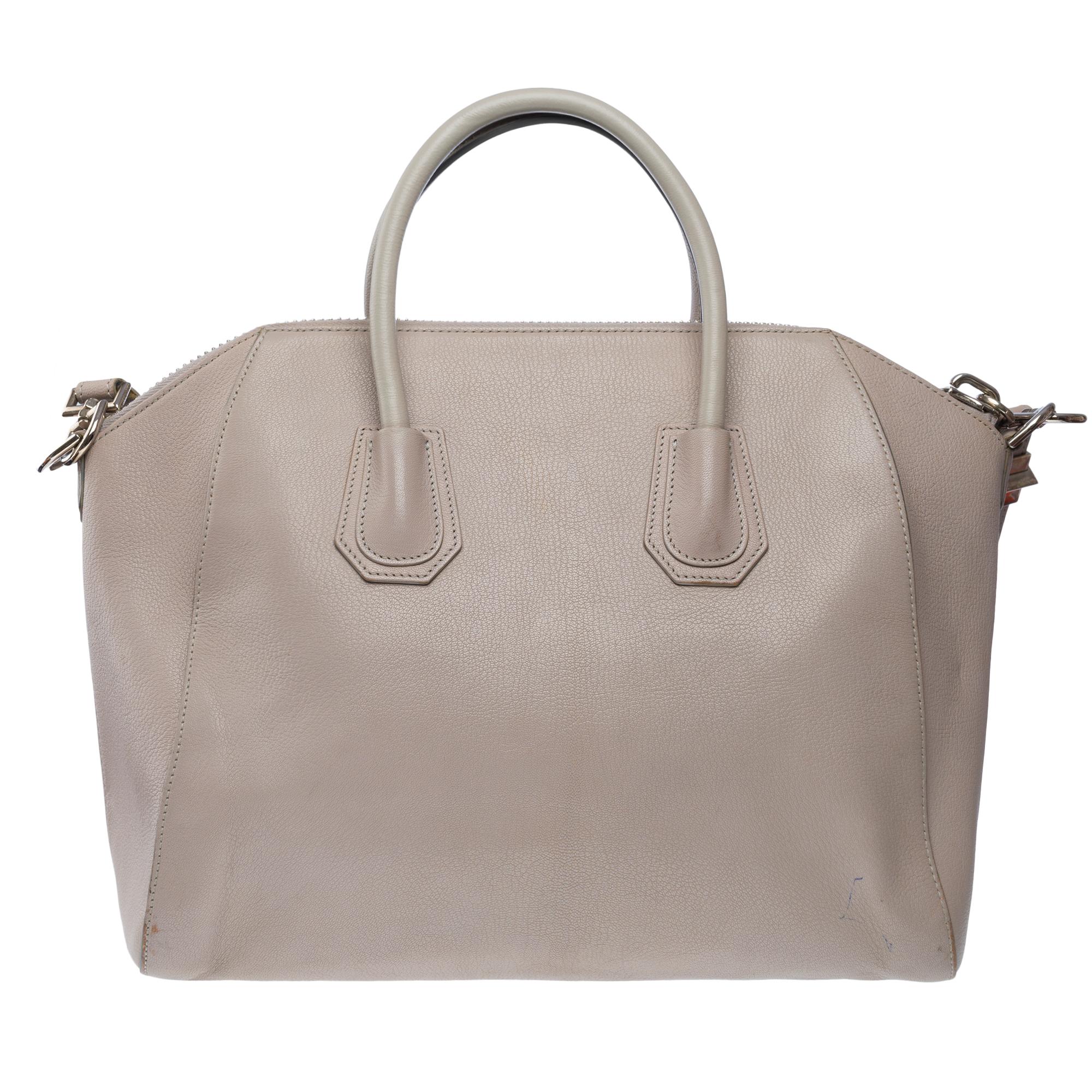 Pretty Givenchy Antigona handbag strap in Grey grained leather, SHW In Good Condition For Sale In Paris, IDF