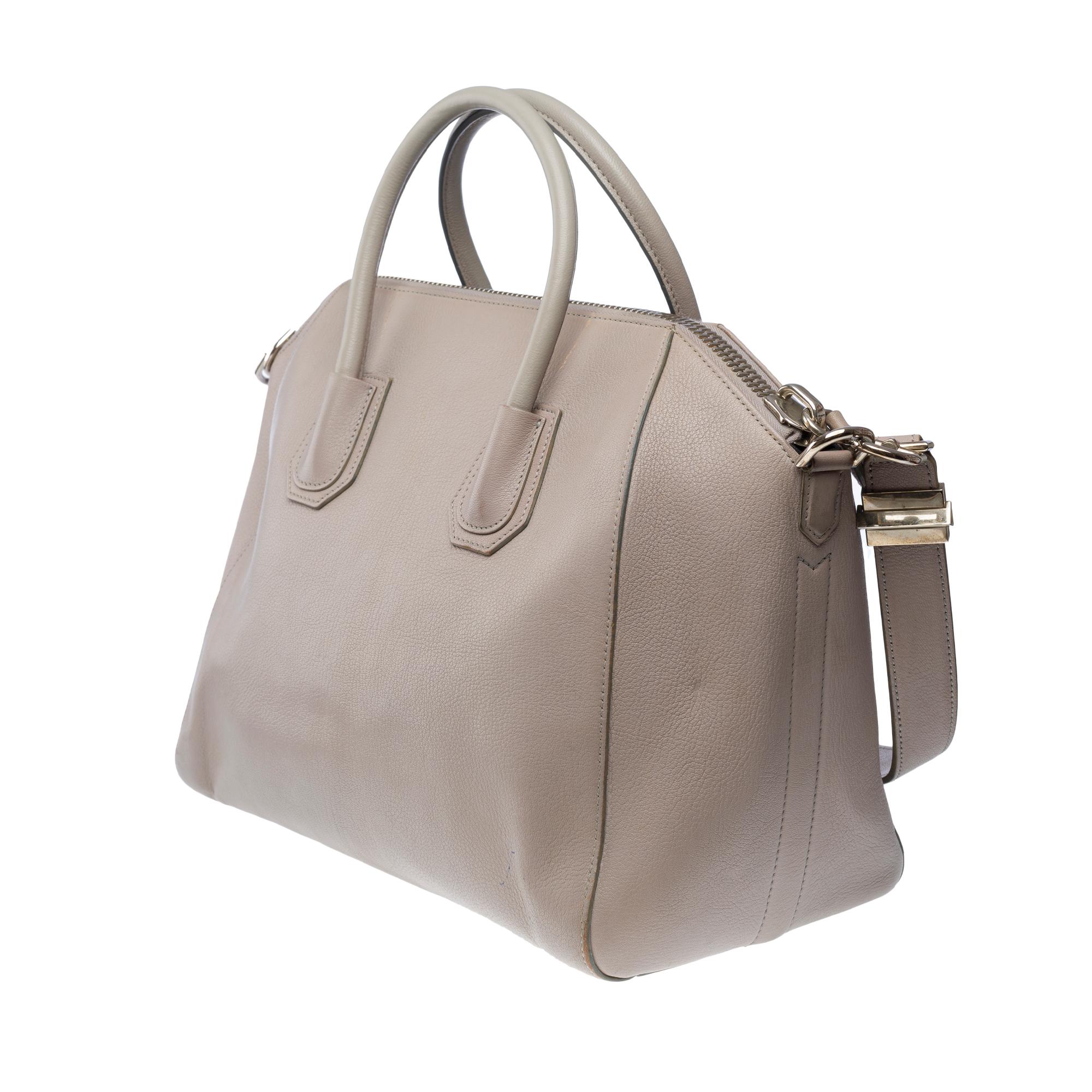 Pretty Givenchy Antigona handbag strap in Grey grained leather, SHW For Sale 1