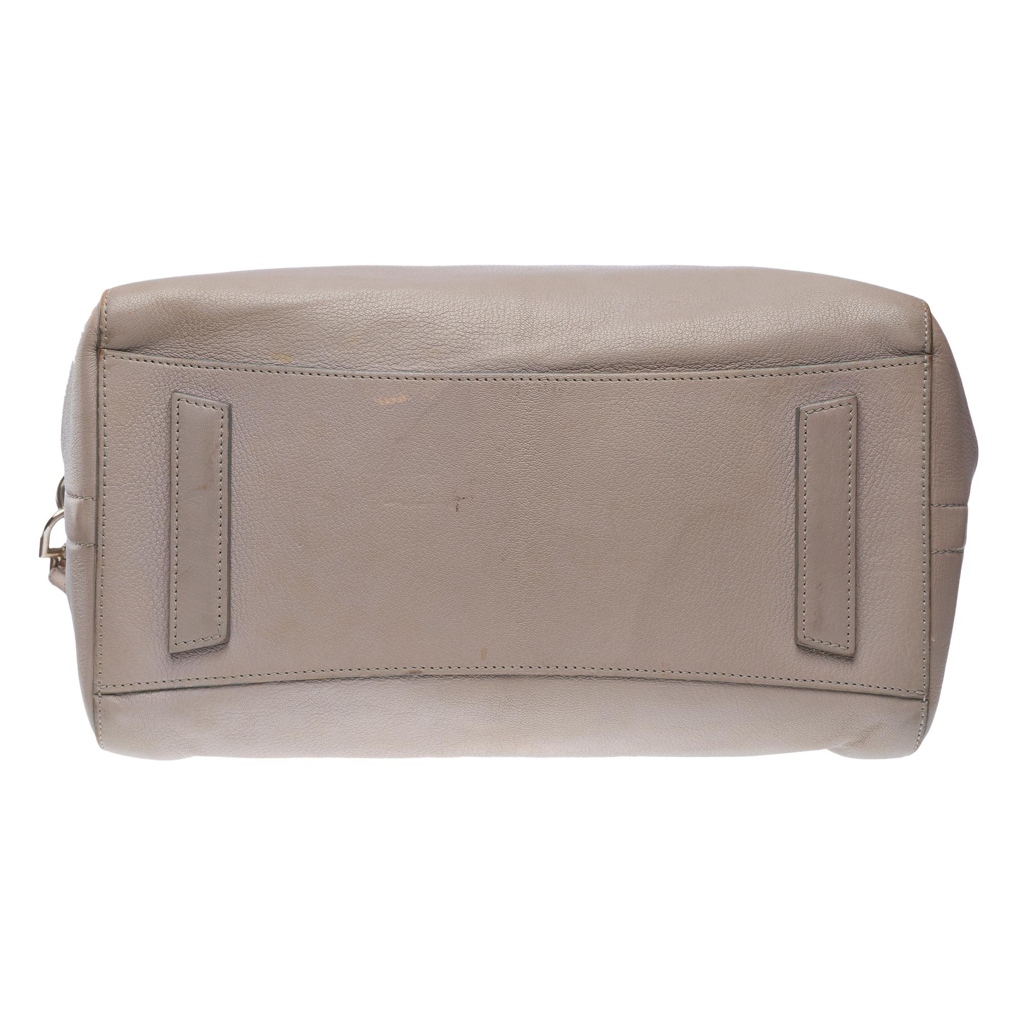 Pretty Givenchy Antigona handbag strap in Grey grained leather, SHW For Sale 5