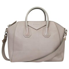 Used Pretty Givenchy Antigona handbag strap in Grey grained leather, SHW