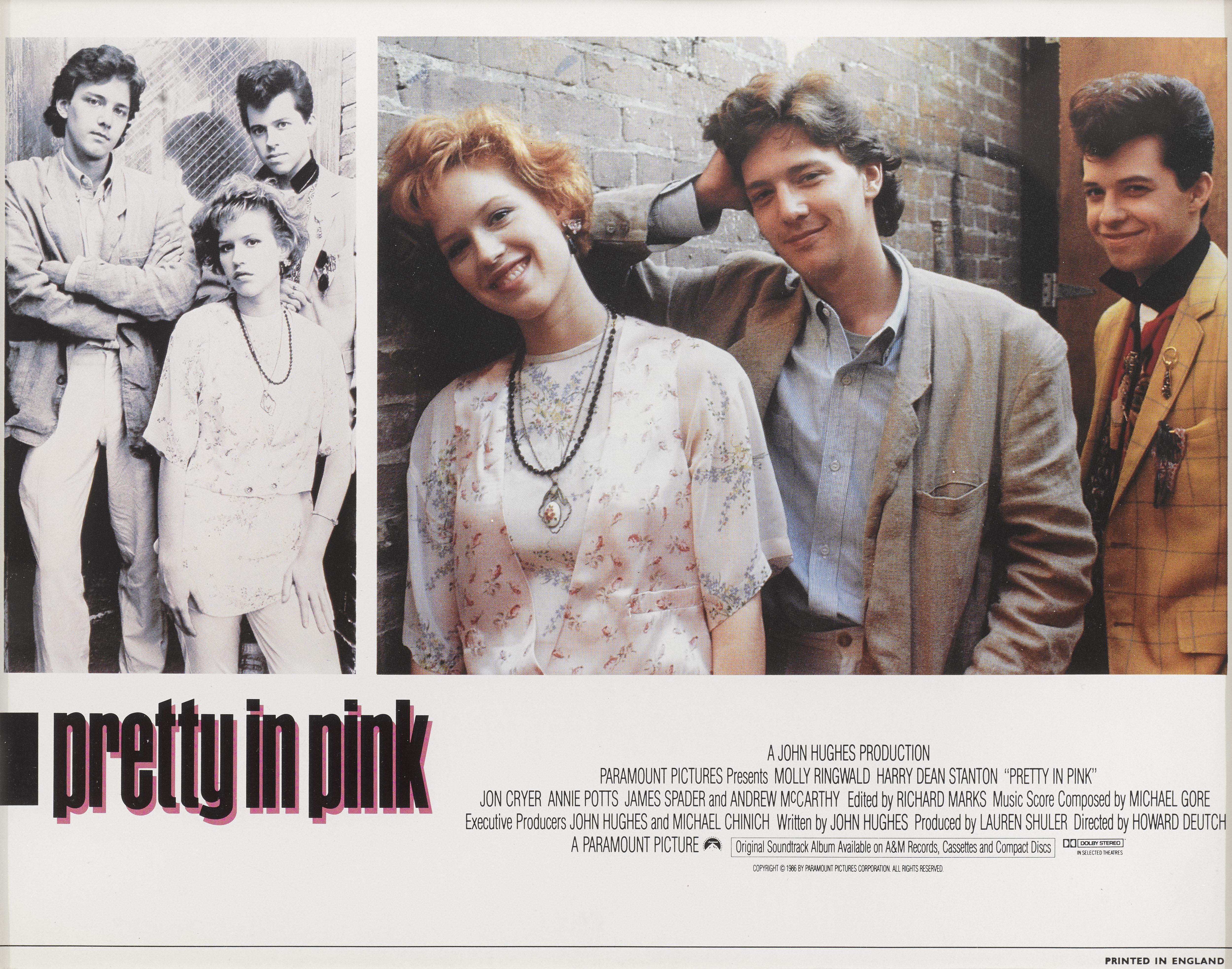 Amerikanische Original-Lobbykarte für den Film von 1986  romantische Komödie Pretty in Pink.
In diesem Film spielen Molly Ringwald, James Spader, Andrew McCarthy, John Cryer und Harry  Dean Stanton und wurde von Howard Deutch inszeniert.

Diese