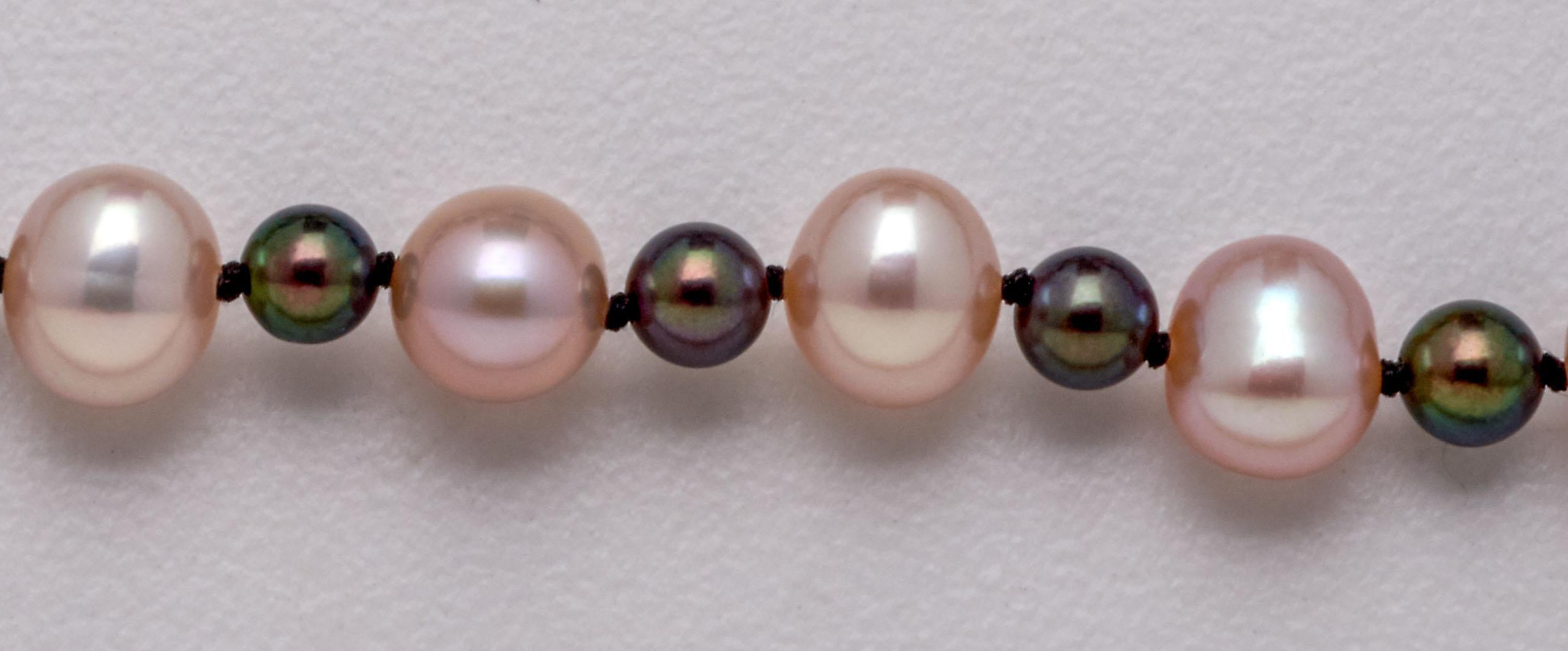 Joli fermoir en perles d'eau douce roses avec fermoir en argent sterling et cristal  Pour femmes en vente
