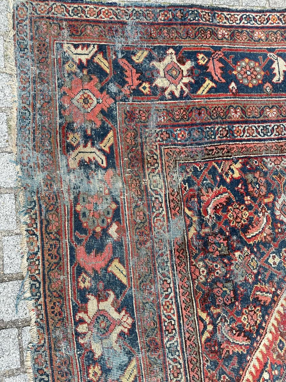 Bobyrug’s Pretty large antique Distressed mahal rug  In Distressed Condition For Sale In Saint Ouen, FR