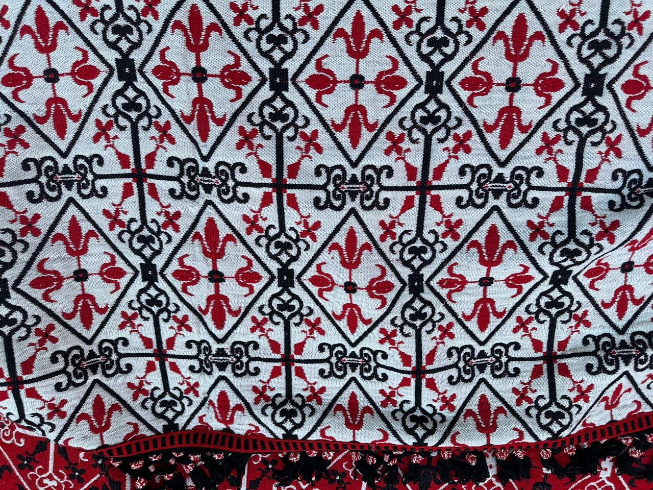 Schöner großer quadratischer doppelseitiger Jacquard-Teppich oder Deckel im Angebot 4