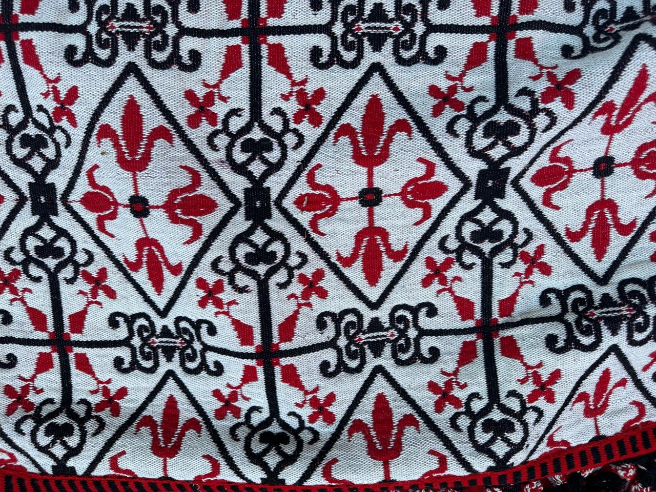 Schöner großer quadratischer doppelseitiger Jacquard-Teppich oder Deckel im Angebot 6