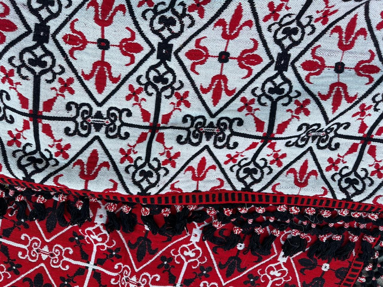 Schöner großer quadratischer doppelseitiger Jacquard-Teppich oder Deckel im Angebot 7