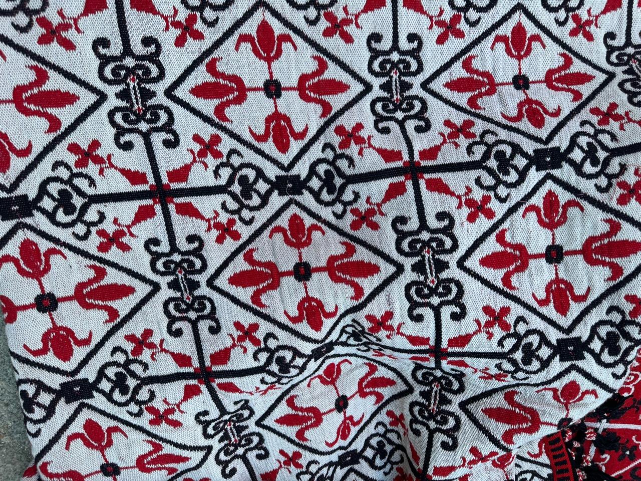 Schöner großer quadratischer doppelseitiger Jacquard-Teppich oder Deckel im Angebot 8