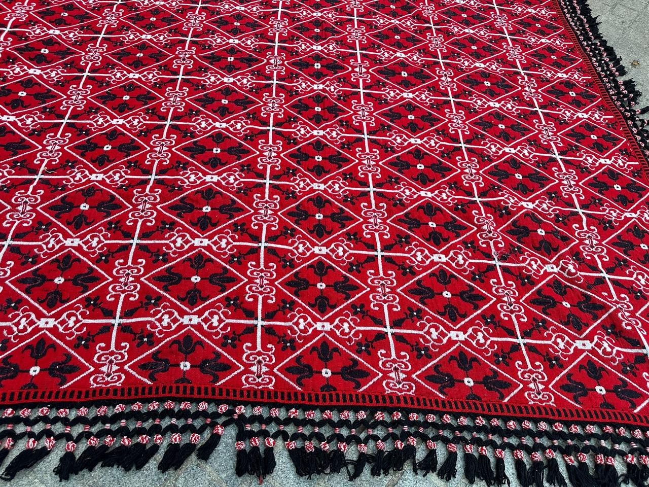 Schöner großer quadratischer doppelseitiger Jacquard-Teppich oder Deckel (Stammeskunst) im Angebot