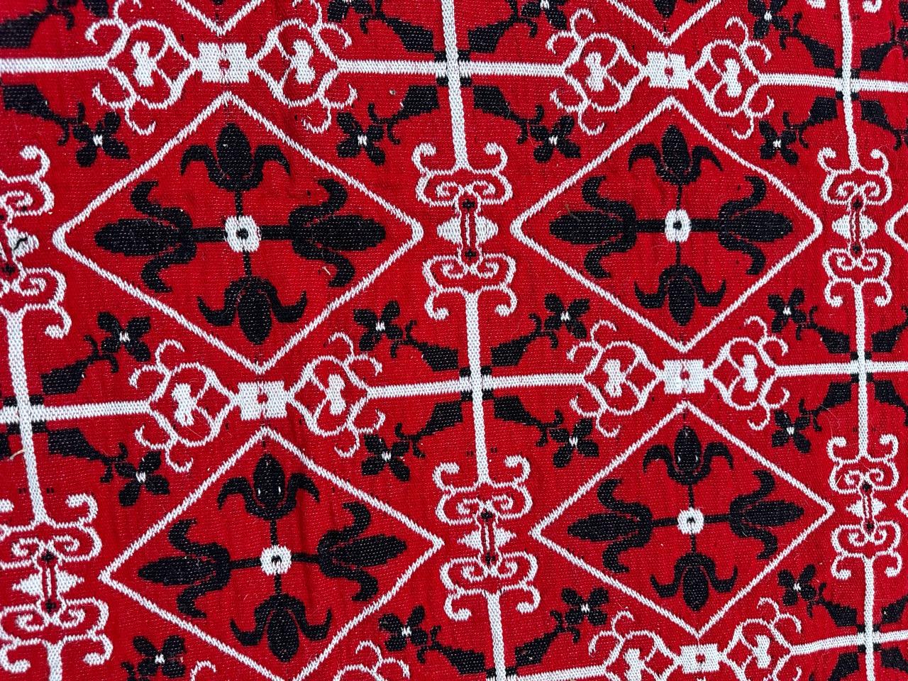Schöner großer quadratischer doppelseitiger Jacquard-Teppich oder Deckel (Maschinell gefertigt) im Angebot