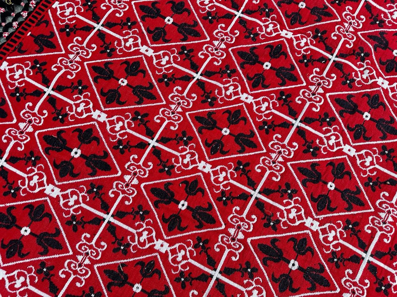Schöner großer quadratischer doppelseitiger Jacquard-Teppich oder Deckel im Zustand „Gut“ im Angebot in Saint Ouen, FR