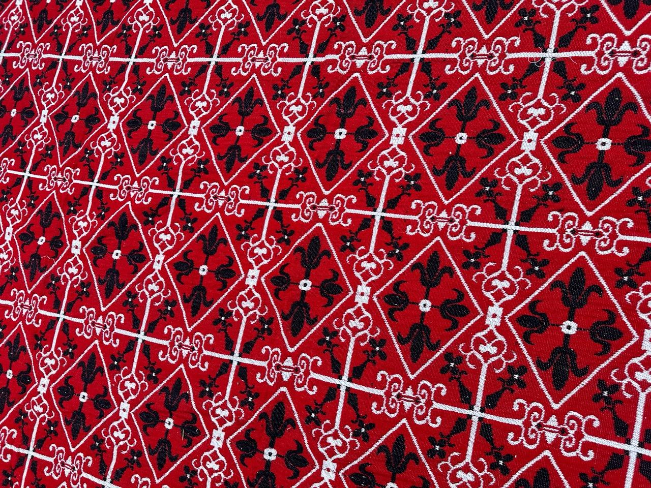 Schöner großer quadratischer doppelseitiger Jacquard-Teppich oder Deckel (Ende des 20. Jahrhunderts) im Angebot