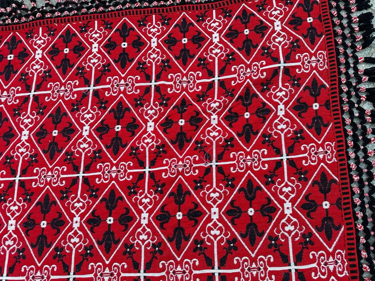 Schöner großer quadratischer doppelseitiger Jacquard-Teppich oder Deckel (Wolle) im Angebot