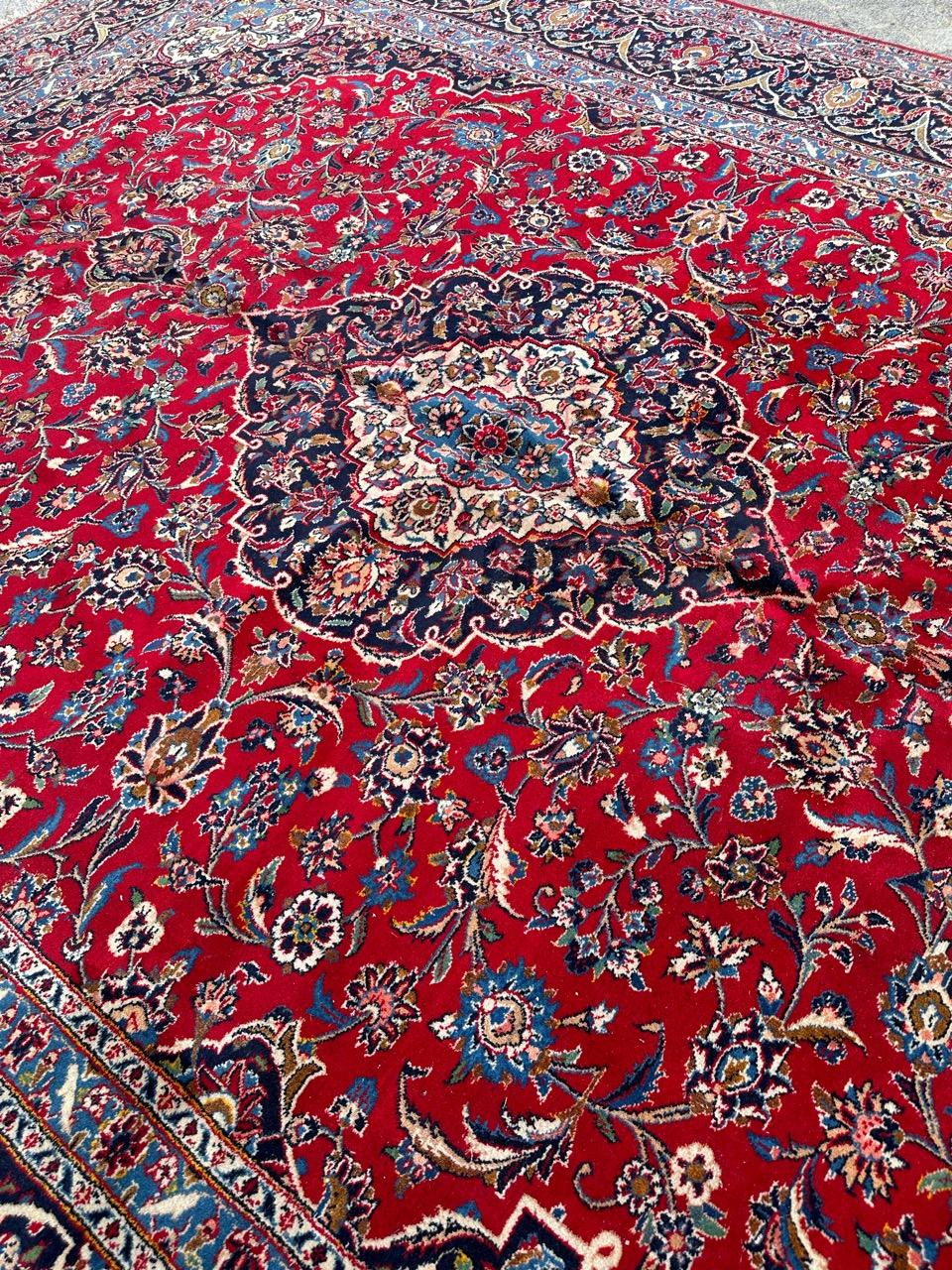 Tappeto vintage in stile Kashan di Bobyrug, piuttosto grande in vendita 11