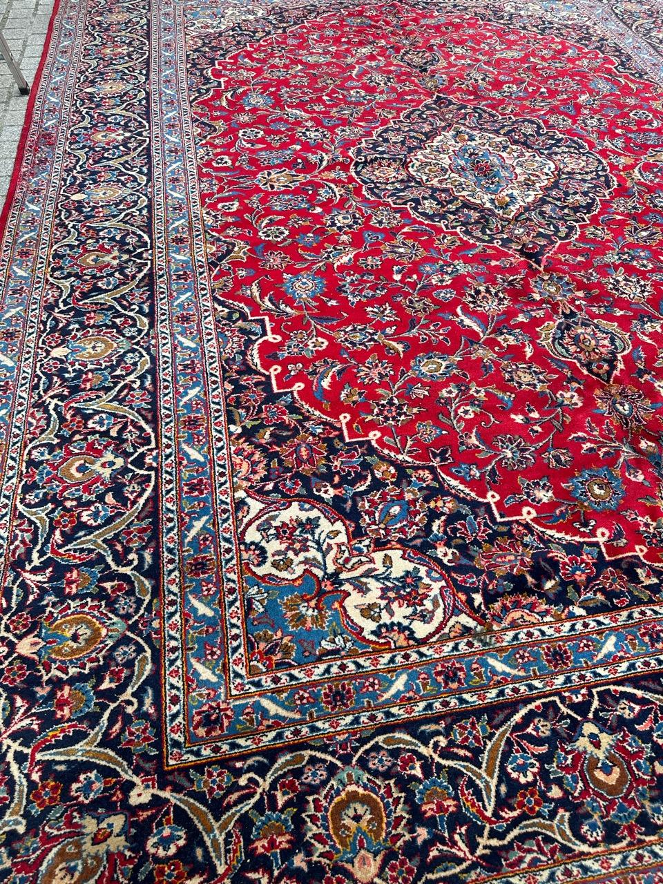 Annodato a mano Tappeto vintage in stile Kashan di Bobyrug, piuttosto grande in vendita