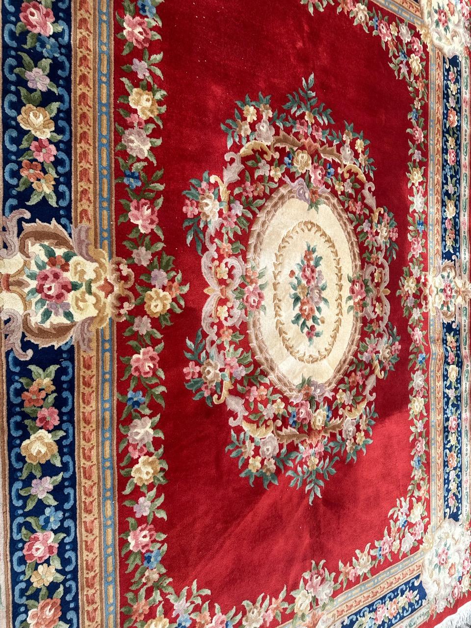 Aubusson Joli grand tapis chinois vintage de style Savonnerie de Bobyrug  en vente