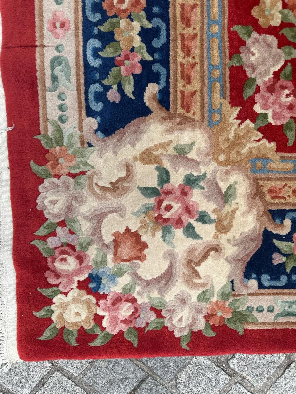 Joli grand tapis chinois vintage de style Savonnerie de Bobyrug  Bon état - En vente à Saint Ouen, FR