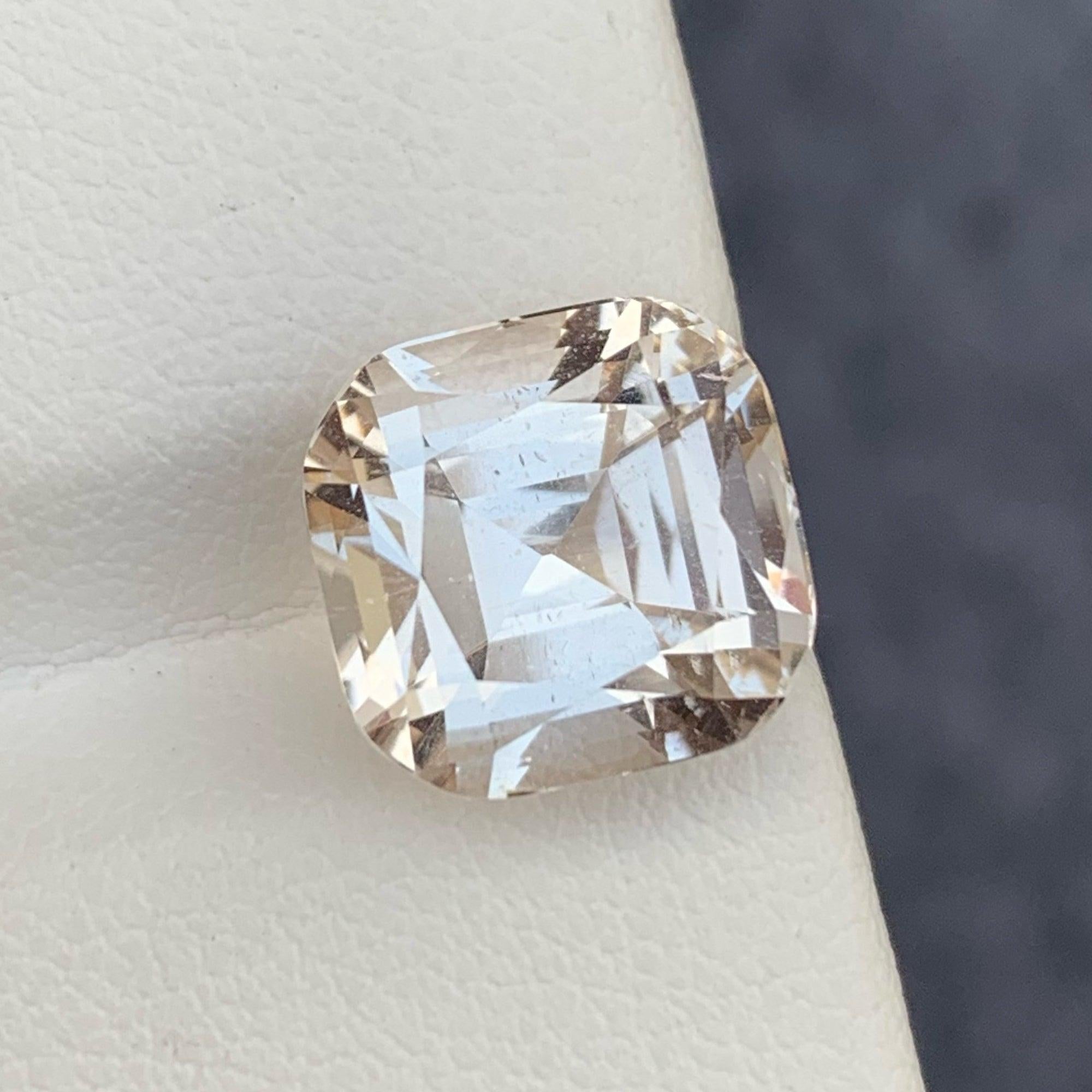 Pretty Light Gold Topaz Loose Gemstone 9.90 Carats Topaz Jewelry Topaz Ring In New Condition In Bangkok, TH