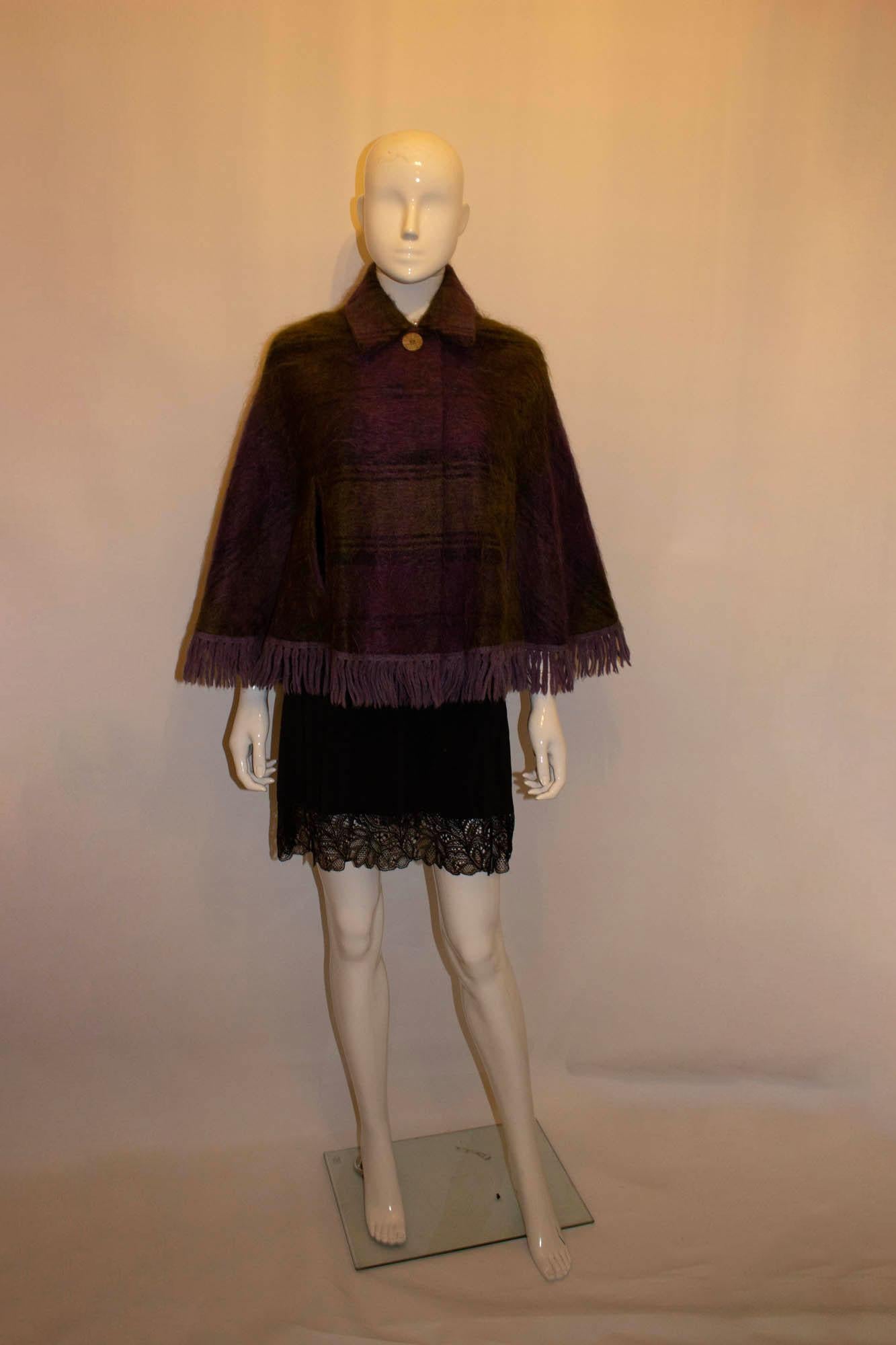 Pretty Lilac and Green Mohair Cape In Good Condition For Sale In London, GB