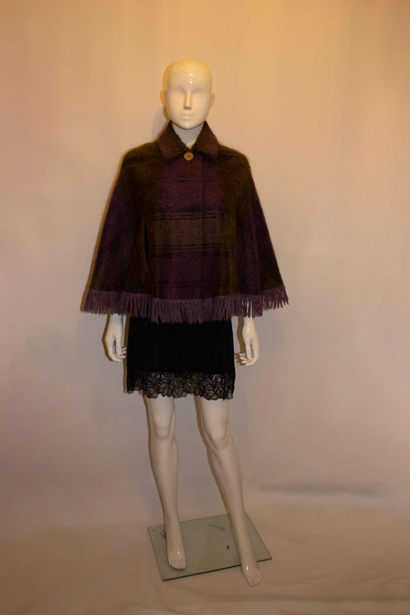 Pretty Lilac and Green Mohair Cape In Good Condition In London, GB