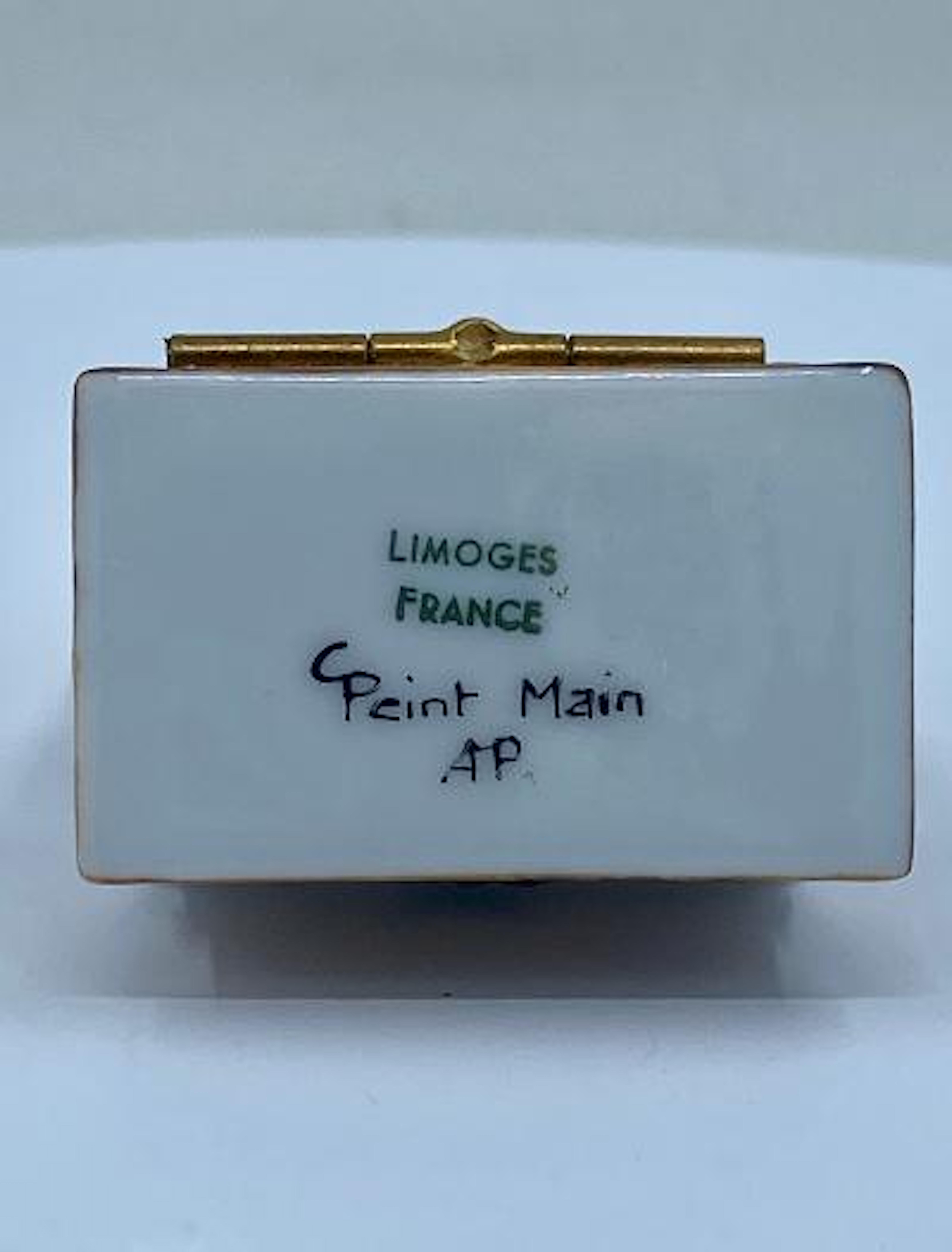 Pretty Limoges France Hand Painted Vanity or Dresser Porcelain Trinket Box 2