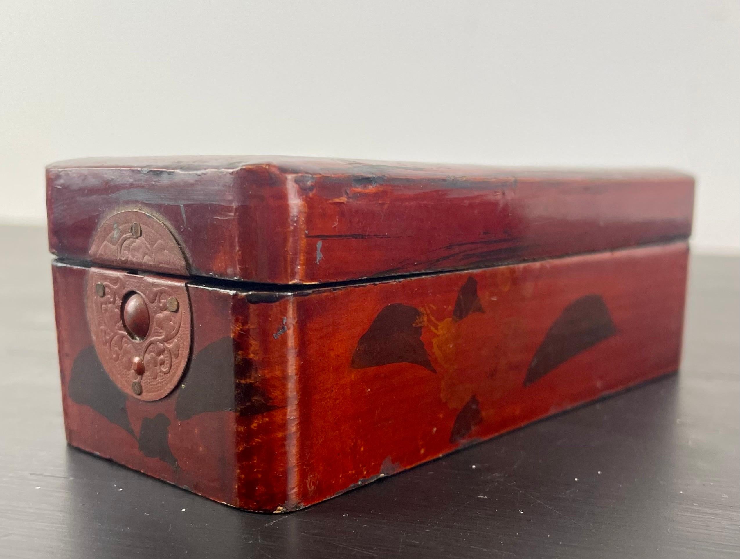 Small Japanese lacquered advertising box for Wiggishoff Paris, late 19th century In Good Condition In Beuzevillette, FR