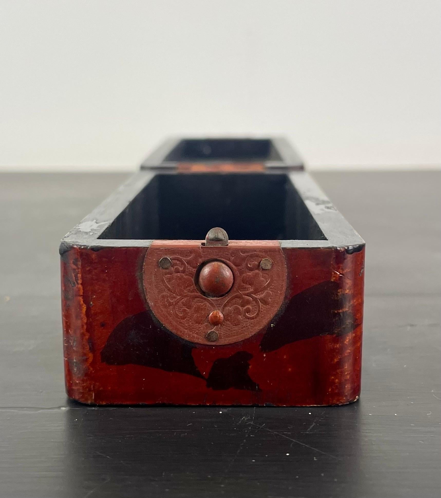 19th Century Small Japanese lacquered advertising box for Wiggishoff Paris, late 19th century