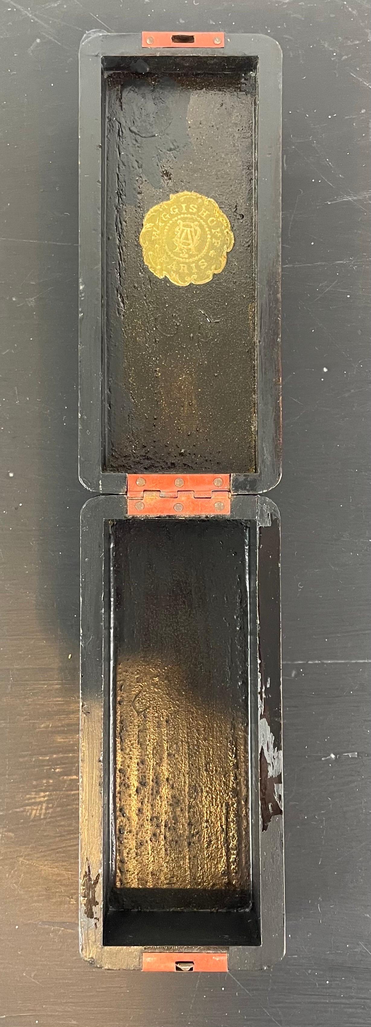 Wood Small Japanese lacquered advertising box for Wiggishoff Paris, late 19th century
