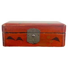 Small red lacquered Japanese box with royal motto of the Netherlands, 1880