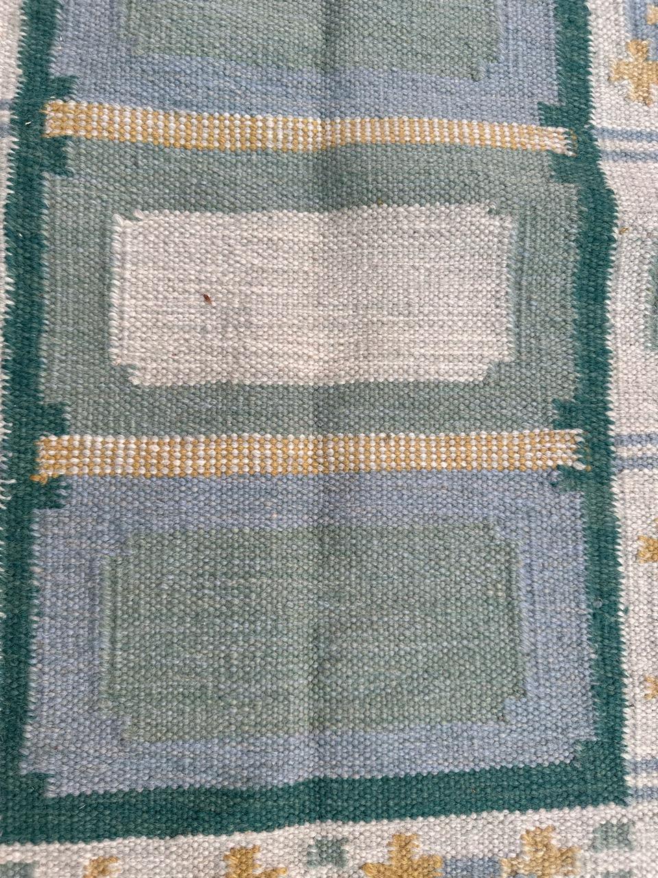 Bobyrug’s Pretty Little Scandinavian Flat Woven Rug In Excellent Condition For Sale In Saint Ouen, FR