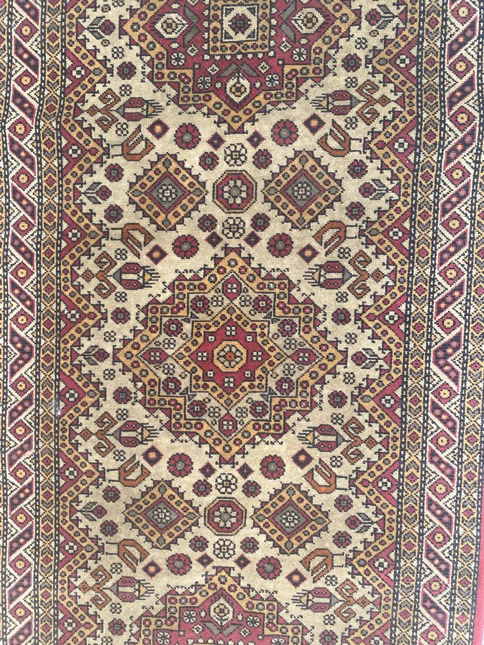 Nice vintage Azerbaïdjan rug with beautiful Caucasian design and beautiful colors, entirely and finely hand knotted with wool velvet on cotton foundation.

✨✨✨
