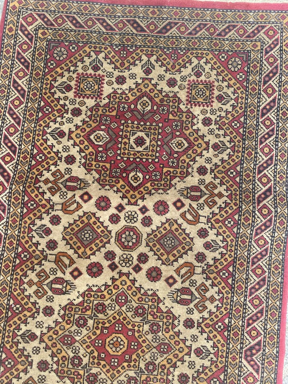 Hübscher kleiner aserbaidschanischer Vintage-Teppich (Aserbaidschanisch) im Angebot