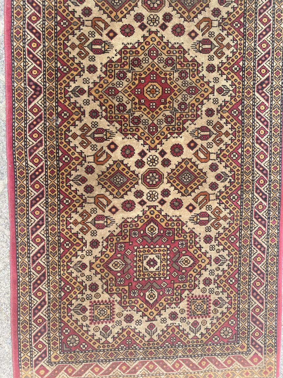 Hübscher kleiner aserbaidschanischer Vintage-Teppich (Handgeknüpft) im Angebot