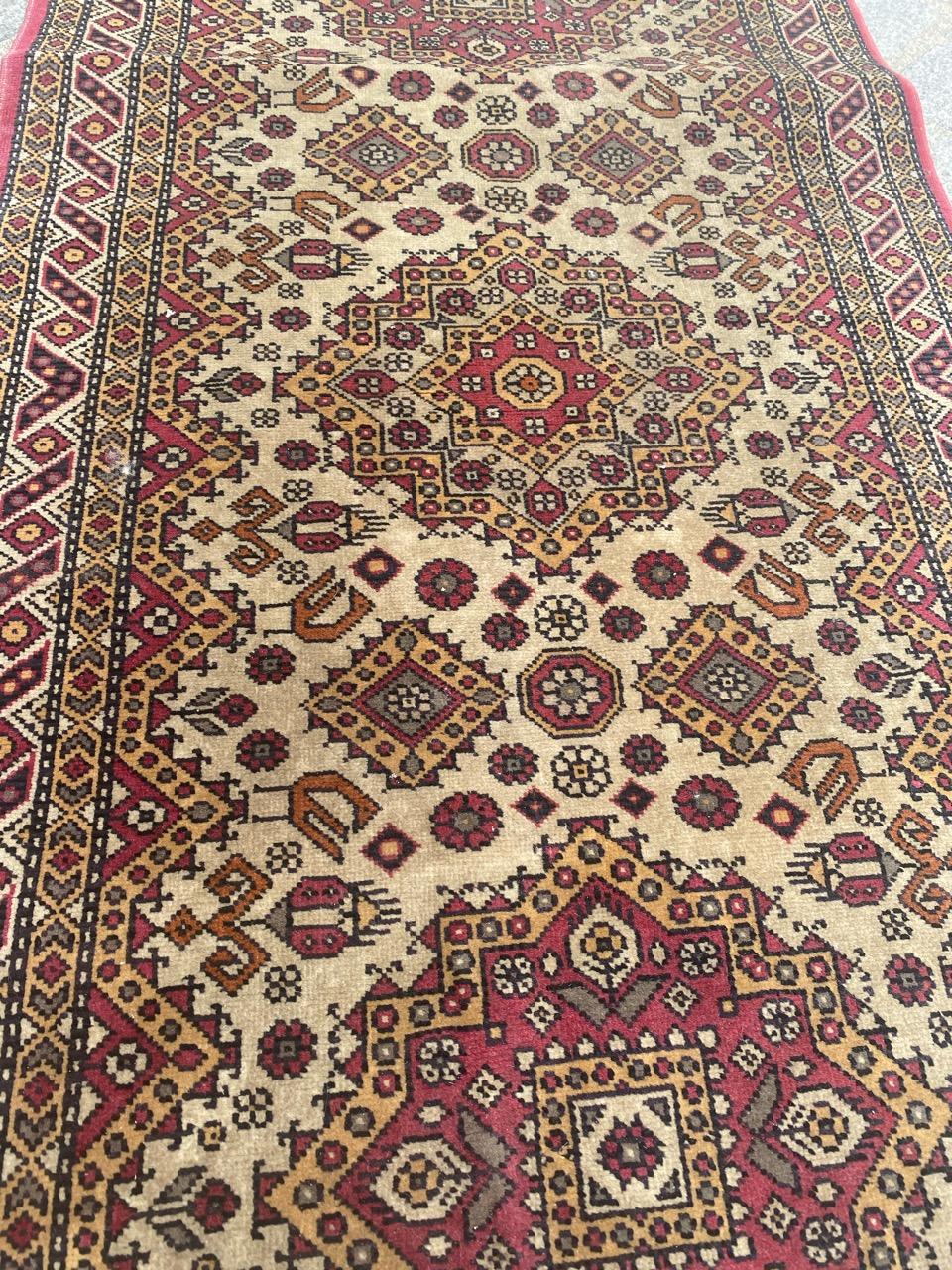 Hübscher kleiner aserbaidschanischer Vintage-Teppich (Wolle) im Angebot