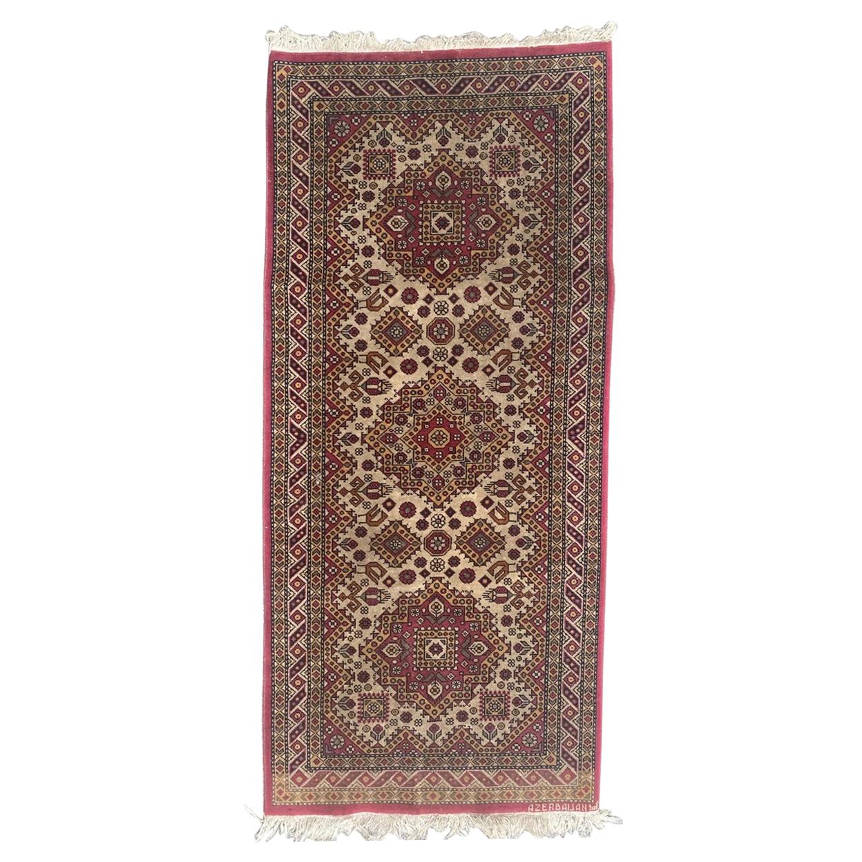 Hübscher kleiner aserbaidschanischer Vintage-Teppich im Angebot