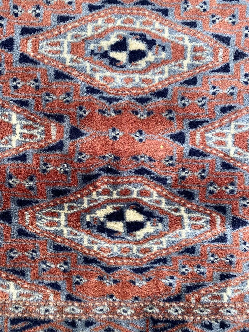 Bobyrug’s Pretty Little Vintage Pakistani Rug In Good Condition For Sale In Saint Ouen, FR